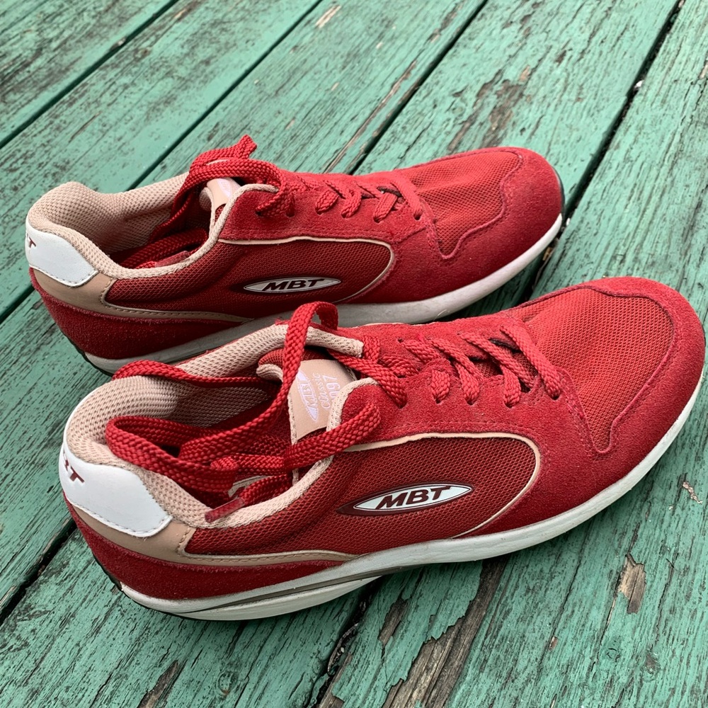 WOMEN'S MBT-1997 CLASSIC RED DAHILA masai barefoot technology rocker sneaker 7.5